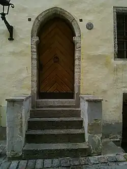 Одна из внешних дверей дома 4/6, дверь в бывшую квартиру начальника тюрьмы