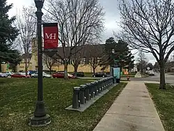 Пустая станция рядом с юридической школой Митчелла Хэмлайна. 2016 год