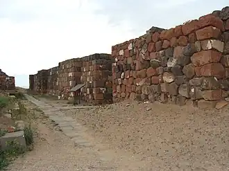 Стены Эребуни, восстановленные после археологических раскопок