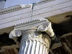 Капитель ионического ордера одной из колонн