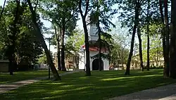 Территория бывшего кладбища и надвратная башня-колокольня