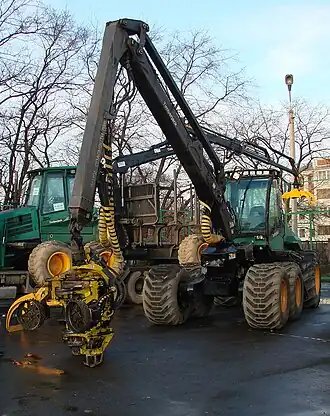 «Российский лес-2007»:  лесозаготовительный комбайн «TimberJack»