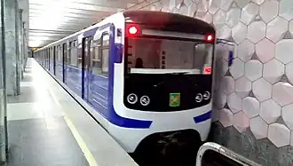 Электропоезд Еж3 на станции Дворец Спорта Харьковского метрополитена