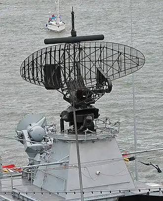 РЛС LW-08 на фрегате F-218 «Мекленбург-Ворпоммерн»