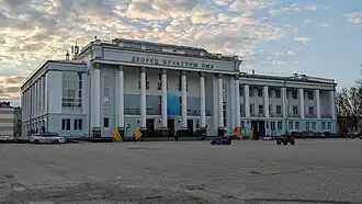 Главный фасад Дворца с Майской площади