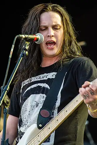 Макс Грин выступает вместе с Falling in Reverse на Rock im Park в 2014 году