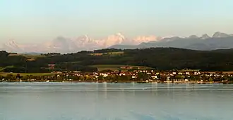 Вид коммуны Фау с муртенского озера