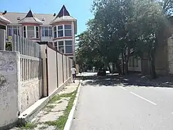 Вид улицы в районе башни «Белый бассейн»