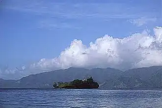 Вид на остров Фергуссон с моря