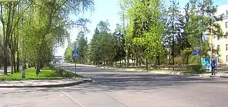 Вид на ул. Фёдоровский ручей со стороны Славной улицы. Вдали — выезд на мост Александра Невского