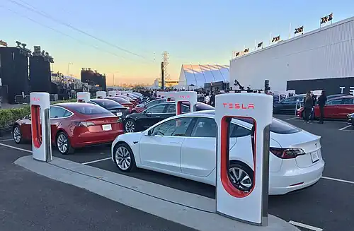 Первые экземпляры Model 3, готовые к отгрузке