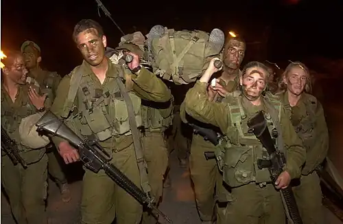 Тренировка с носилками, для подготовки к эвакуации раненных в бою солдат