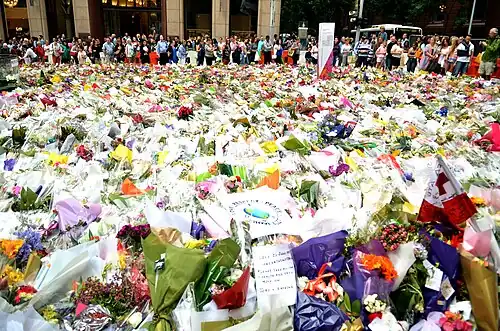 «Поле цветов» на Мартин плейс[англ.].