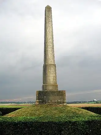 Обелиск, поставленный в 1860 году на месте битвы при Фонтене