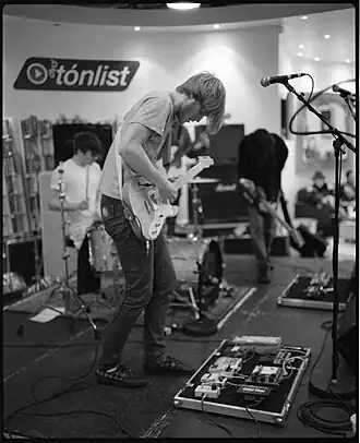 For a Minor Reflection выступают в Скифане в Рейкьявике, Исландия во время музыкального фестиваля Iceland Airwaves в октябре 2008