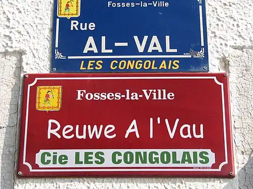 Табличка с названием улицы на валлонском