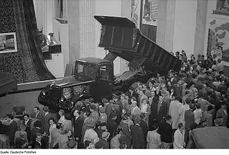 Предсерийный ЯАЗ-210 на осенней ярмарке в Лейпциге, ГДР. 1954 г