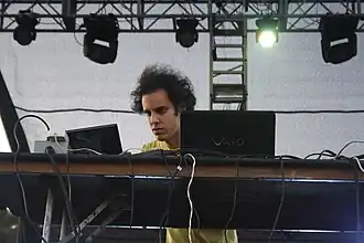 Four Tet наступает на FYF Fest 2011 в Лос-Анджелесе, Калифорния
