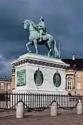 Конная статуя Фредерика V на площади Амалиенборг, Копенгаген. 1771. Бронза