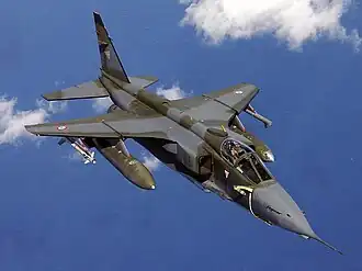 Французский Jaguar A/E во время заправки над Адриатическим морем.