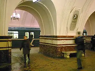 Отделка пилонов.11 марта 2000 года.