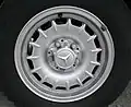 Колесо автомобиля «Мерседес», уставленное на 5 болтах