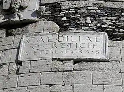 Табула с надписью