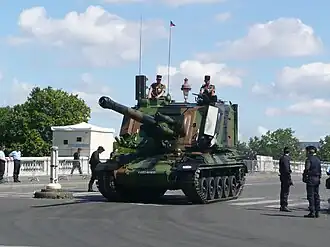 САУ AuF.1 40-го артиллерийского полка на параде в честь Дня взятия Бастилии. 14 июля 2008