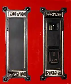 Почтовые автоматы по продаже марок, установленные на старинном почтовом автомобиле GPO2 (Транспортный музей Ковентри — Coventry Transport Museum)