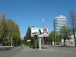 Перекресток проспекта Науки и ул. Нила Армстронга.