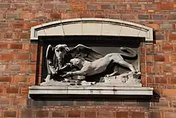 Гриф и львица. Фасад Палеонтологического музея, Париж