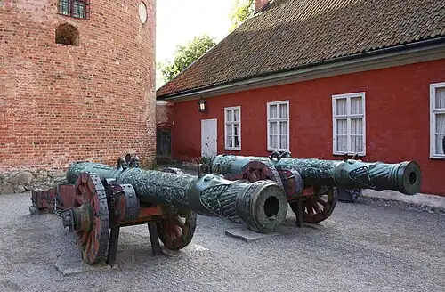 Две трофейные пищали «Волк».(«Гальтен» и «Сугган»). 1579 г.Замок «Грипсхольм». Швеция.