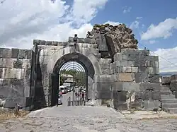 Часть крепостной стены Гарни