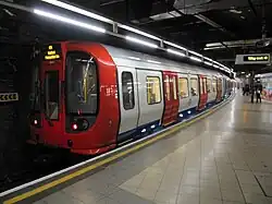 Платформа линии «Метрополитен»