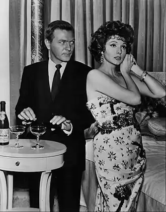 Джордж Гриззард и Патриша Барри в эпизоде «Преследователь» из телесериала «Сумеречная зона», 1960 год