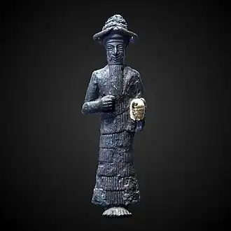 Фигура улыбающегося бога из Суз, возможно, изображение Иншушинака