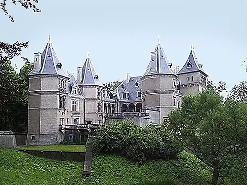 Вид замка с подзамка[что?]