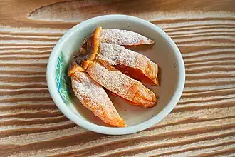 Подача сушёной хурмы в Корее