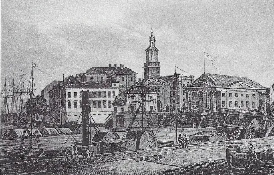 Зеленый мост, зеленые ворота и старая биржа