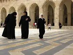 Женщины в большой мечети Алеппо