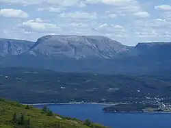 Вид на Грос-Морн от Вуди-Пойнта