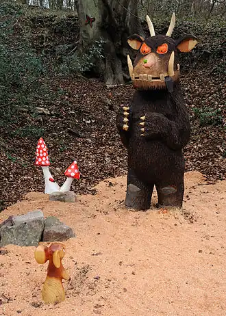 Скульптура Груффало и мышонка в Дине
