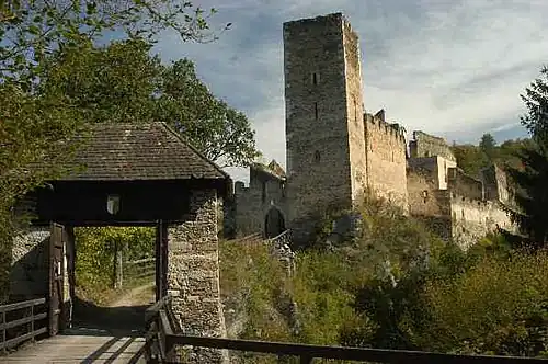 Ворота перед замковым мостом