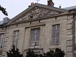 «Милосердие», 1835, фронтон «Главного госпиталя» (работного дома) Дуэ