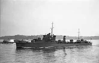HMS Exmouth выходит из порта Бильбао, Страна Басков, 1936 год