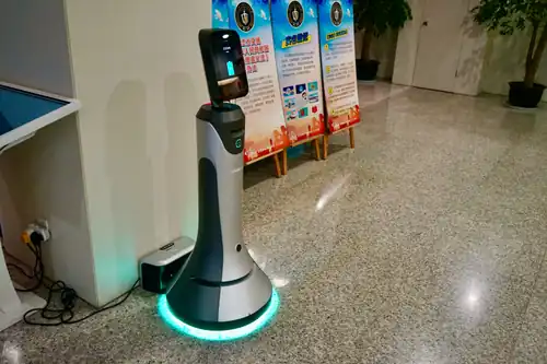 Сервисный робот в библиотеке