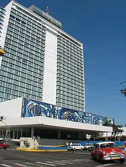 Восстановленная фреска Амелия Пелаеса над главным входом