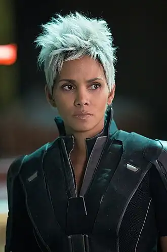 Хэлли Берри в роли Ороро Монро / Шторм в фильме «Люди Икс: Дни минувшего будущего» (2014).