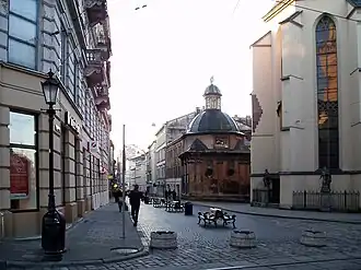 Начало улицы, вид с площади Рынок