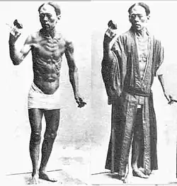 Скульптура Хананумы Масакити и он сам  (справа на снимке)